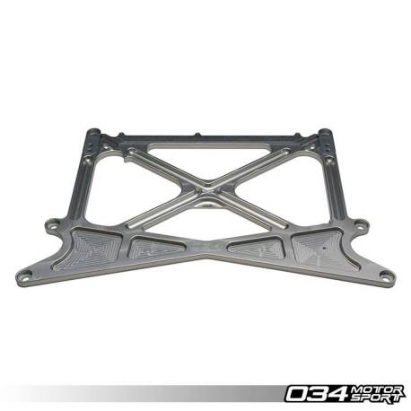 X-Brace aus Billet-Aluminium von 034Motorsport für Audi B8/B8.5 und Porsche Macan